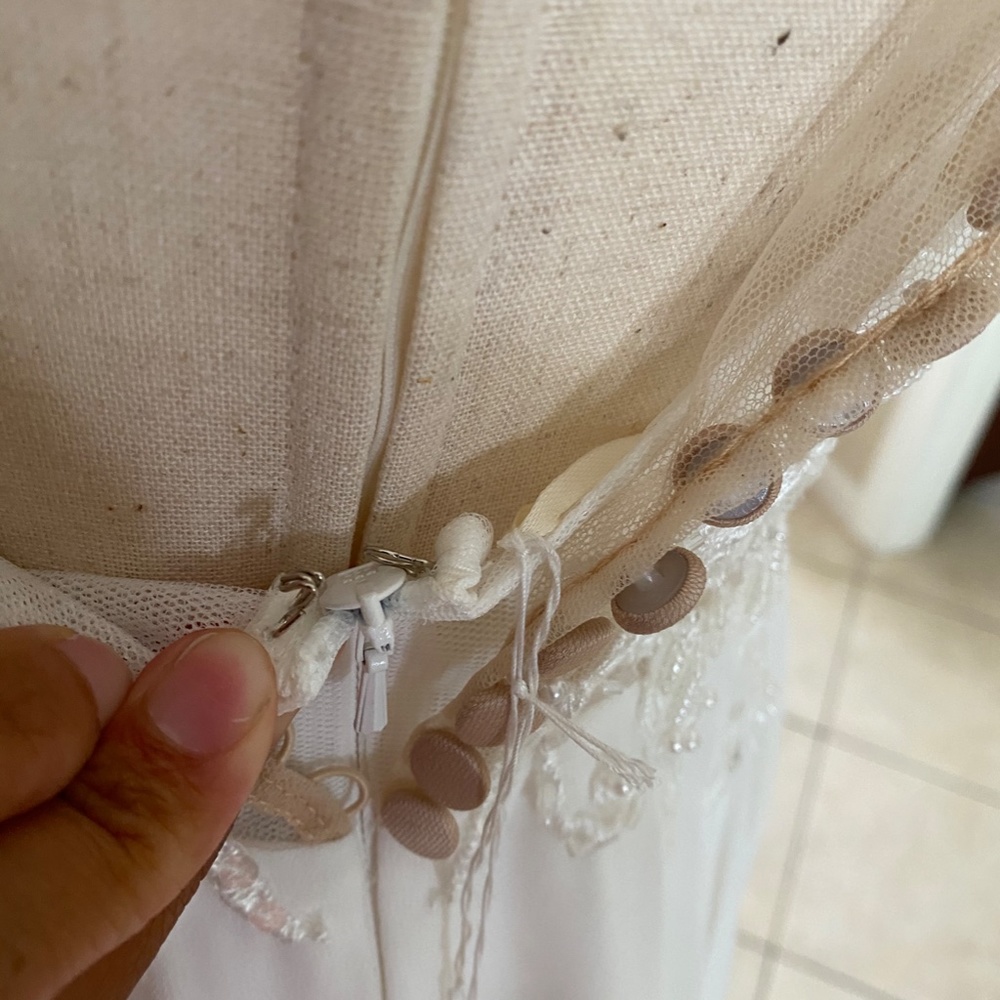 Michelle Roth Wedding Dress - Picture 16 of 16